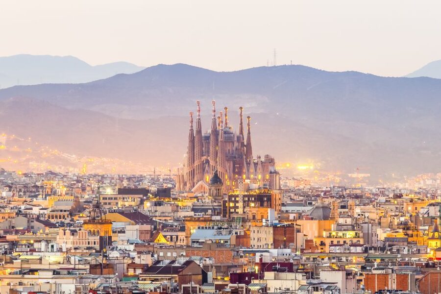 Barcelona: Gaudí Sightseeing Guided Segway Tour - Parc de la Ciutadella and Arc de Triumph: where the 1888 story shows up in real streets