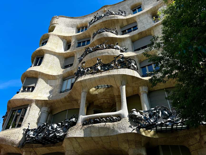 Barcelona: Gaudi Tapas & Wine Tasting Small Group Tour - Tortilla de patatas stop: the comfort food lesson you’ll remember