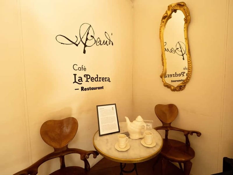 Barcelona: Gaudi Tapas & Wine Tasting Small Group Tour - Rambla de Catalunya and the guided walk in between