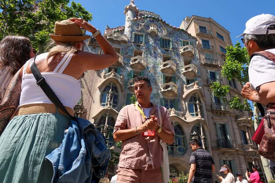 Barcelona: Gaudi Tapas & Wine Tasting Small Group Tour - El Café de la Pedrera: finishing strong with tapas and a Gaudi setting