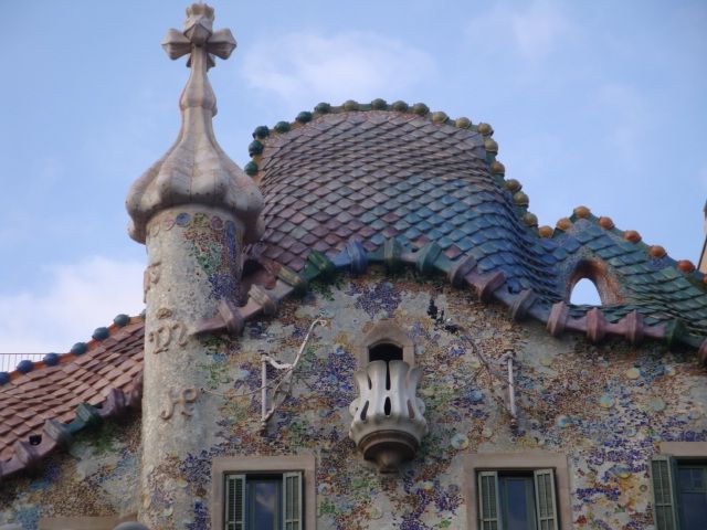 Barcelona: German City Tour from Gaudí's Perspective - Sagrada Família as the long game, 43 years of change