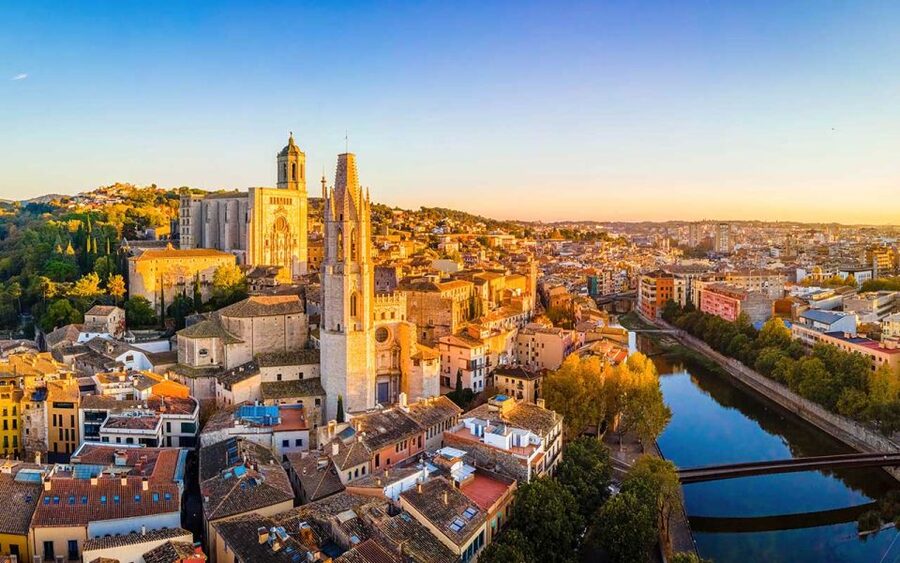 Barcelona: Girona Private Guided Tour by High-Speed Train - Old Town Girona: Roman echoes, Onyar river colors, and the cathedral