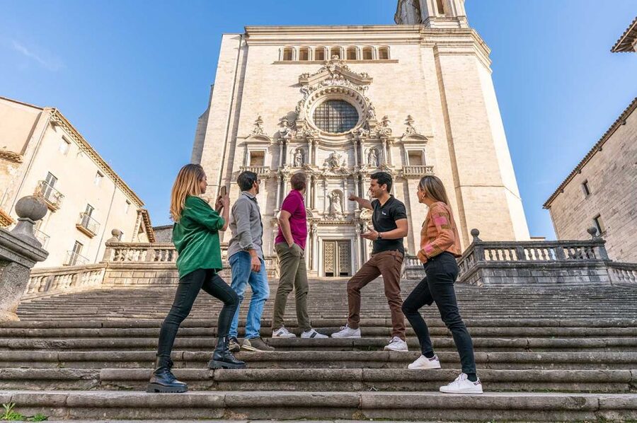 Barcelona: Girona Private Guided Tour by High-Speed Train - Timing, free time, and where lunch fits