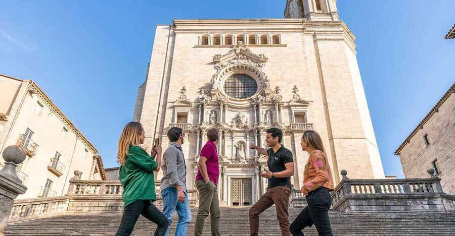 Barcelona: Girona Private Guided Tour by High-Speed Train - A private guide who keeps you moving and explaining