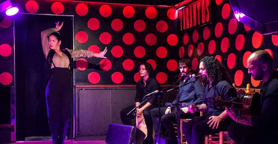 Barcelona: Gothic Quarter and Flamenco Show (Small Group) - Gothic Quarter at Dusk, Flamenco at Los Tarantos, and Why This Order Matters