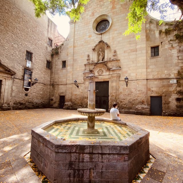Barcelona: Gothic Quarter and Flamenco Show (Small Group) - Meeting at Pl. de Catalunya and Getting Moving Fast