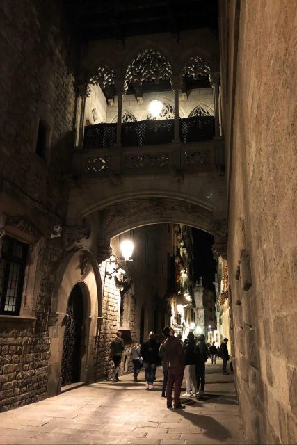 Barcelona: Gothic Quarter By Night Guided Walking Tour - Roman-Era Barcelona: Fountain, Cemetery, and City Walls at Night