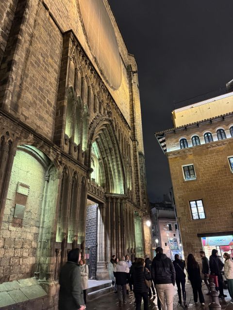 Barcelona: Gothic Quarter By Night Guided Walking Tour - Jewish Quarter Alleys and the Spanish Civil War Aftermath
