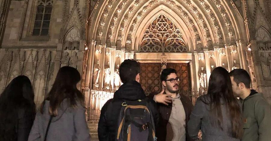 Barcelona: Gothic Quarter By Night Guided Walking Tour - Meeting Outside Hard Rock Cafe, Then Getting Into the Old Streets Fast