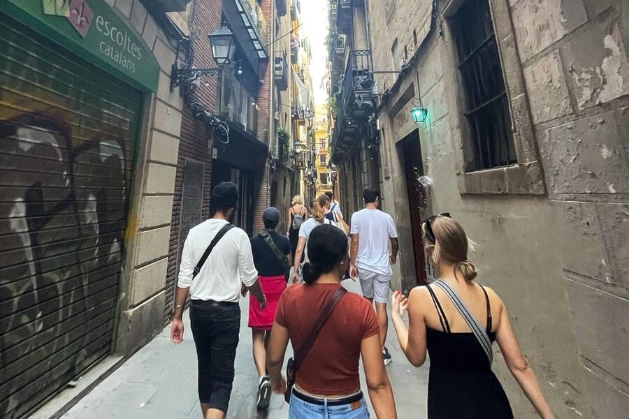 Barcelona: Gothic Quarter Gems Private Walking Tour - Roman aqueduct remains, then Borne Market and Fossar de Les Moreres