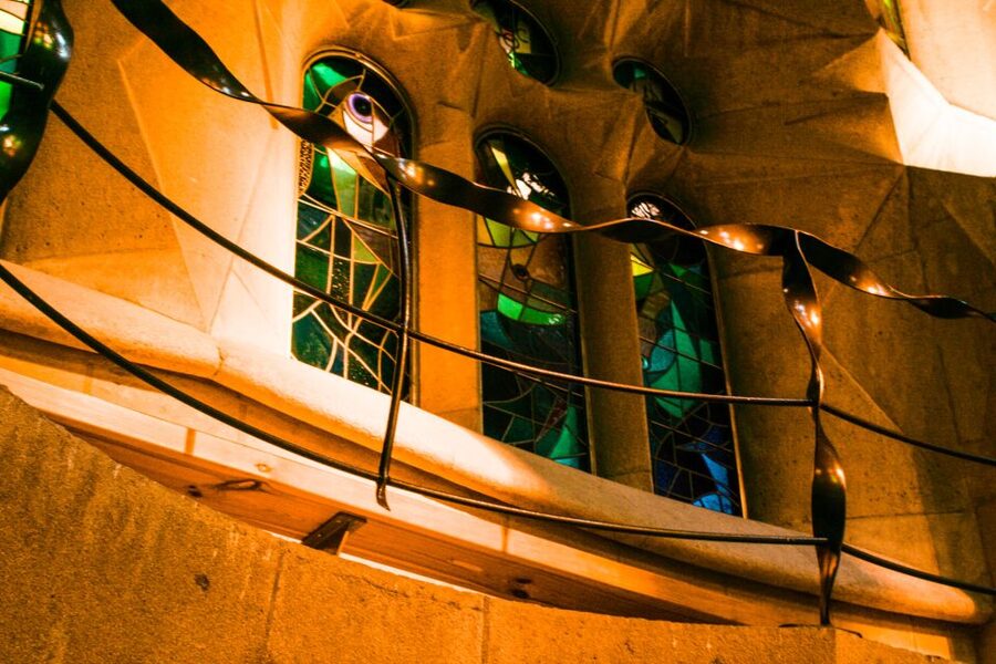 Barcelona: Gothic Quarter & La Sagrada Familia Private Tour - Entering La Sagrada Familia, with audio guidance for how you see it