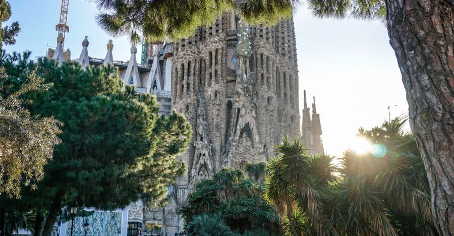 Barcelona: Gothic Quarter & La Sagrada Familia Private Tour - How the guides shape the day, from humor to clarity