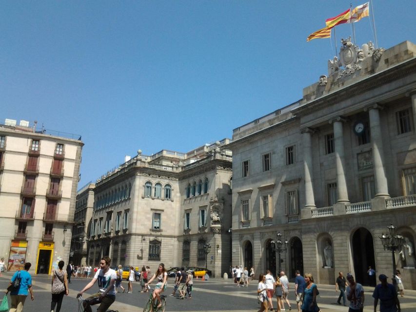 Barcelona: Gothic Quarter Legends Walking Tour with Tapas - Where the tour’s history clicks: Roman walls, medieval streets, and human stories