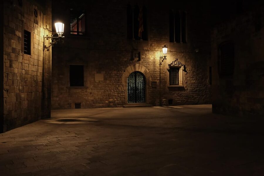 Barcelona: Gothic Quarter Night Walk Mysteries and Legends - Why a Gothic Quarter night walk hits different than daytime