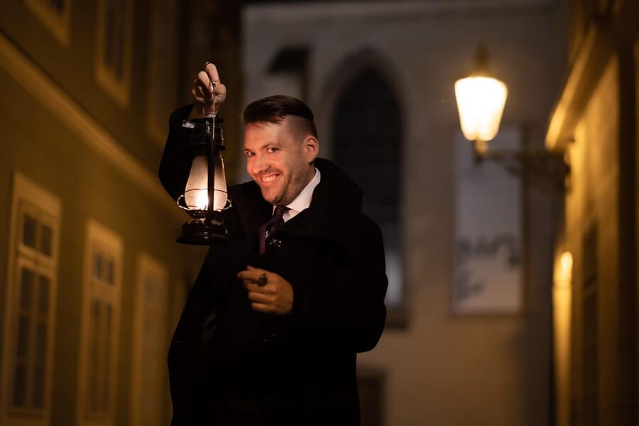 Barcelona: Gothic Quarter Night Walk Mysteries and Legends - What you really get from the guide: storyteller quality and audio realities