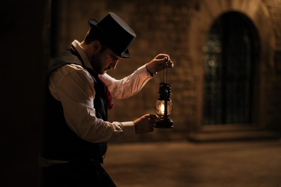 Barcelona: Gothic Quarter Night Walk Mysteries and Legends - Meeting at Plaça de Ramon Berenguer el Gran, then finding your guide