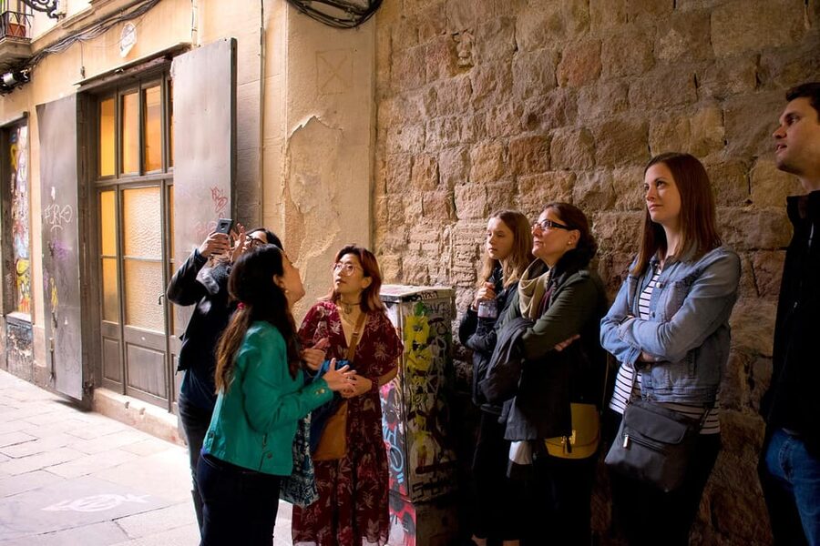 Barcelona: Gothic Quarter's Deepest Secrets Tour and Sangria - Barcelona Cathedral area, with stories and an important limit