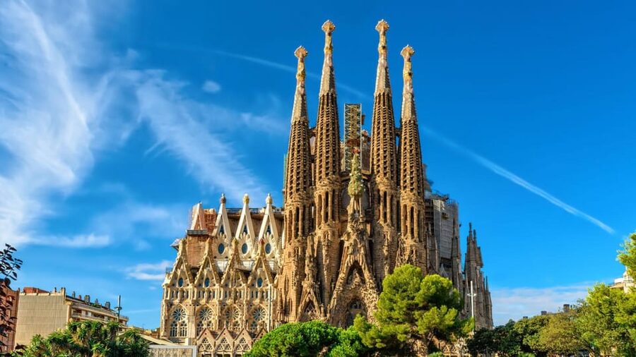Barcelona: Gothic Quarter & Sagrada Familia Area Segway Tour - Beach energy at the Olympic Village and Olympic Port promenade