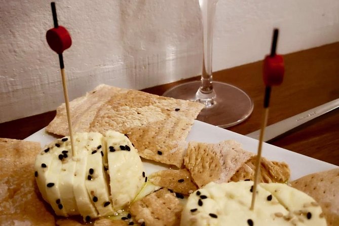 Barcelona Gothic Quarter VIP Tapas & Wine Tour - Getting oriented in Ciutat Vella before the first bite