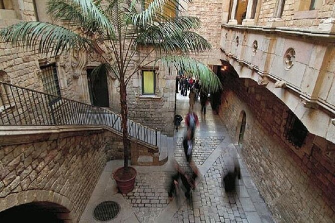 Barcelona: Gothic Quarter Walking Tour - Meeting at Plaça de Catalunya, Then Getting Oriented Fast