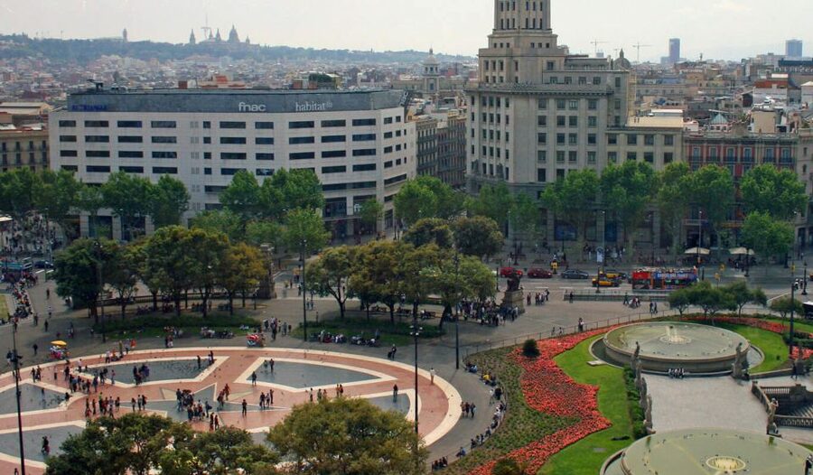 Barcelona: Gothic Quarter Walking Tour with Optional Pintxos - Stop 1: The Fountain of the Six Putti Sets the Tone