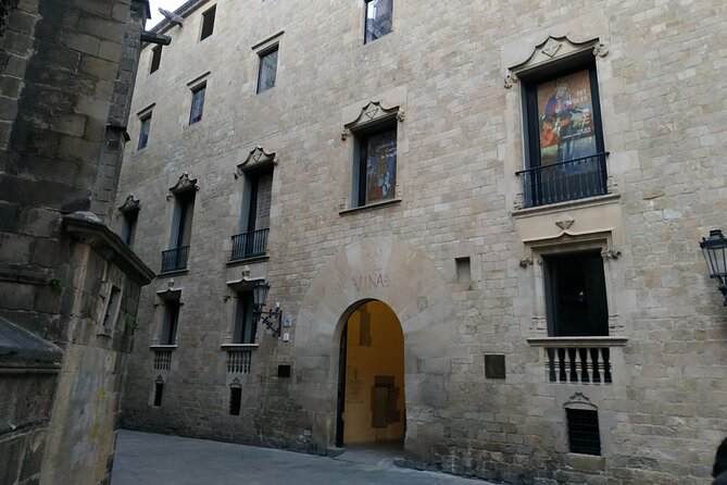 Barcelona Gothic Quarter Walking Tour with Tapas - From Plaza de Catalunya down Las Ramblas: the “get your bearings” spine