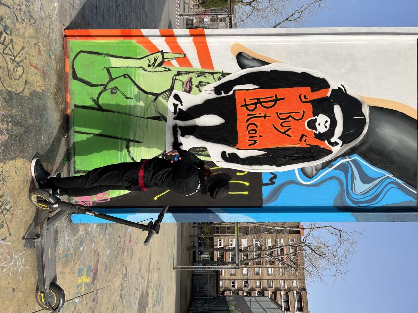 Barcelona: Graffiti E-Scooter Tour - A graffiti tour that lets the city move under you