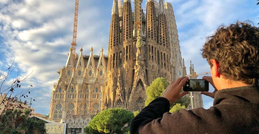 Barcelona: Guided Bike or E-Bike City Tour - Palau de la Música Catalana and Gaudí’s Sagrada Família Up Close