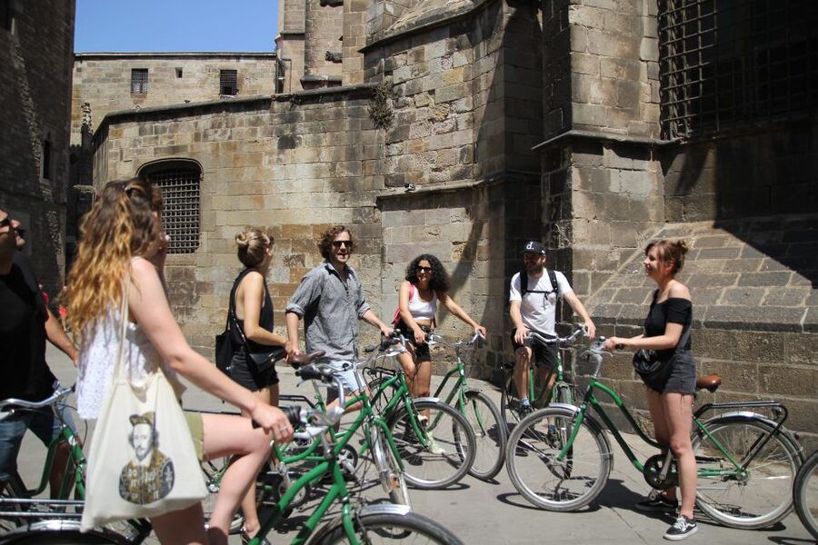 Barcelona: Guided Bike or E-Bike City Tour - Bike vs E-Bike: Pick Based on Comfort, Not Fear
