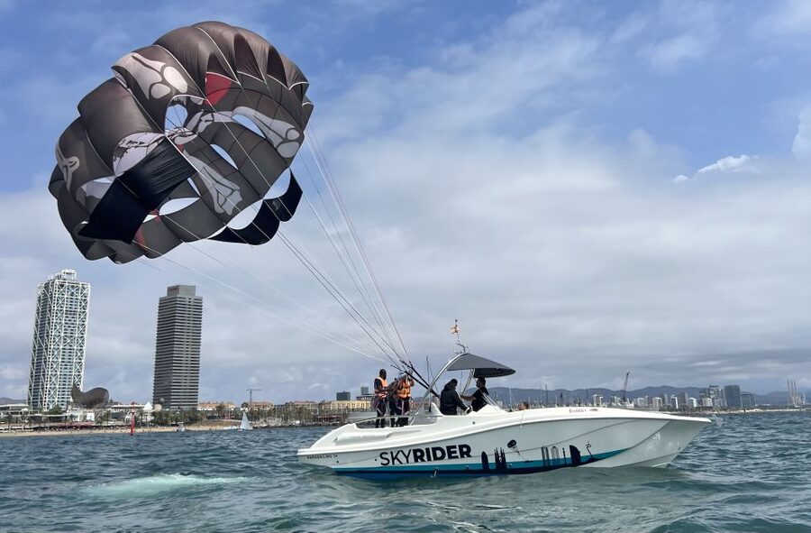 Barcelona: Guided Parasailing Experience - Languages and communication: a surprisingly big part of comfort