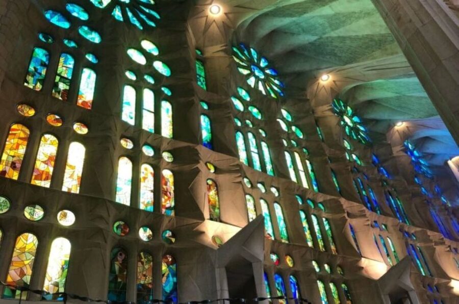 Barcelona: Guided Sagrada Familia Tour & Skip-The-Line Entry - Skip-the-line entry, and why it changes the whole visit
