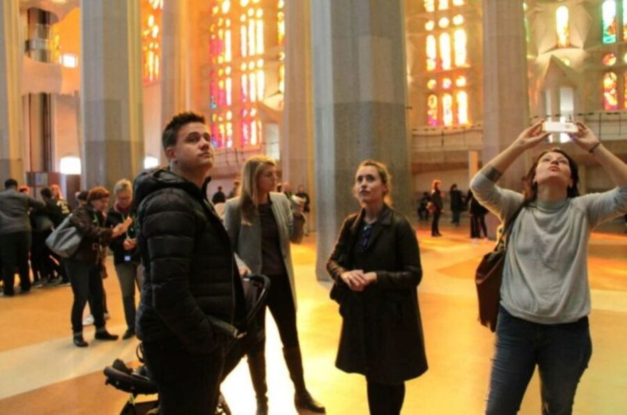 Barcelona: Guided Sagrada Familia Tour & Skip-The-Line Entry - The guided interior tour, what you’ll actually see