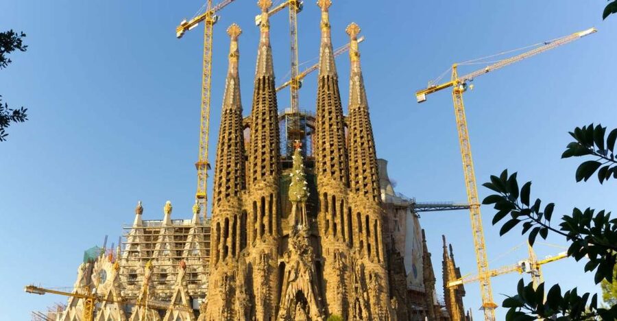 Barcelona: Guided Sagrada Familia Tour & Skip-The-Line Entry - The guide factor: what makes Patrick and Jordi stand out