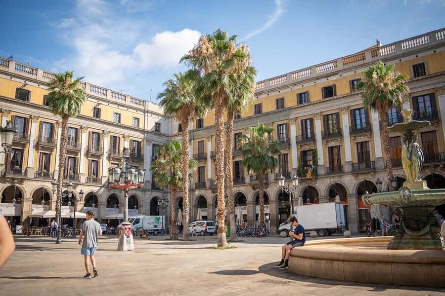 Barcelona guided tour in French - 6 Key Reasons This French Barcelona Walk Works