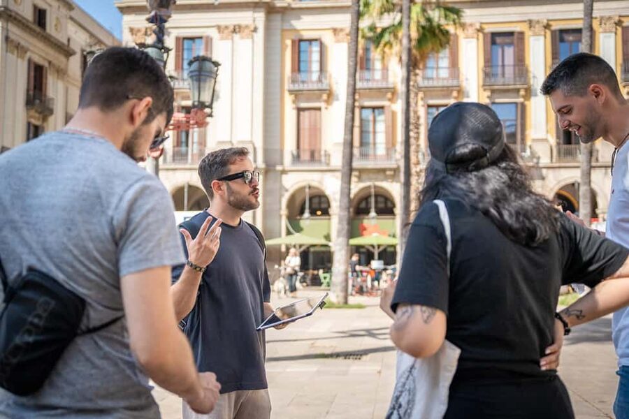 Barcelona guided tour in French - El Born: From Streets to Stories You Can Actually Use