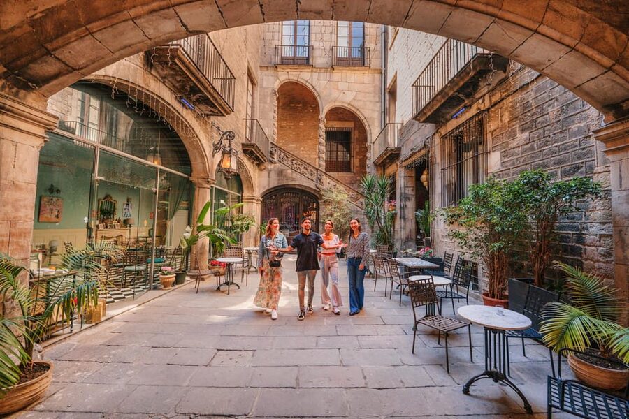 Barcelona: Guided Walking City Tour, Cable Car & Boat Ride - Guide Quality Makes or Breaks This Tour