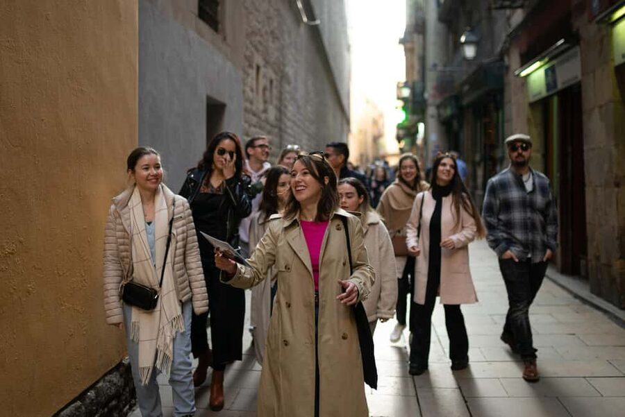Barcelona: Guided Walking Tour - What Makes the Guides Stand Out in Real Life
