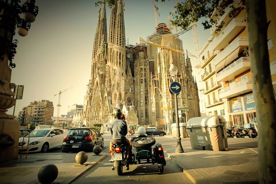 Barcelona: Half Day Tour on Sidecar Motorcycle - UNESCO Photo Stops: Sagrada Familia, Casa Milá, and Casa Battló