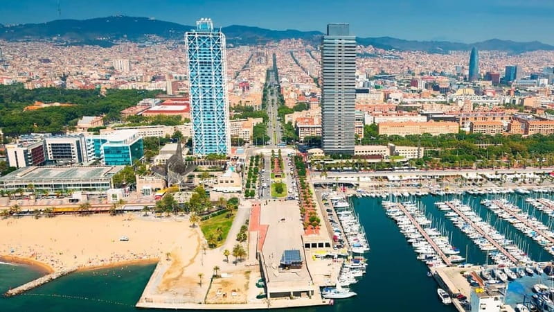 Barcelona: Helicopter Flight over Barcelona's Coastline - How the live guide and pilot commentary can shape your experience