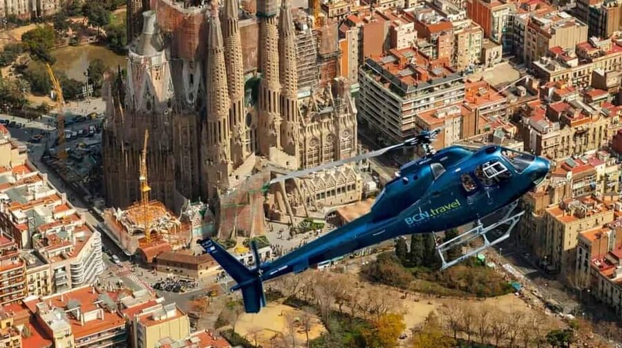 Barcelona: Helicopter Tour - From the heliport at Ml Adossat to Port Vell and Barceloneta