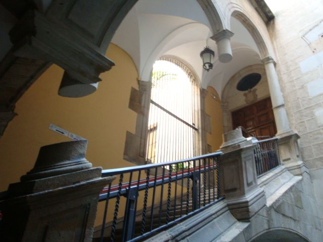 Barcelona: Hidden Secrets City Tour in German or English - The Core Experience: Symbols, Riddles, and Cracking Codes
