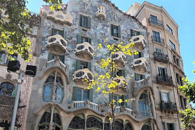 Barcelona Highlights Bike Tour - Reaching Sagrada Familia by Bike Without the Usual Stress