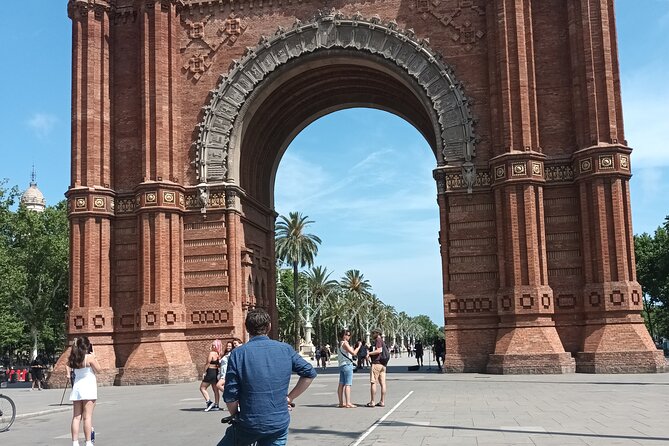 Barcelona Highlights Bike Tour - Ciutadella Park, the 1888 Gate, and a Green Reset