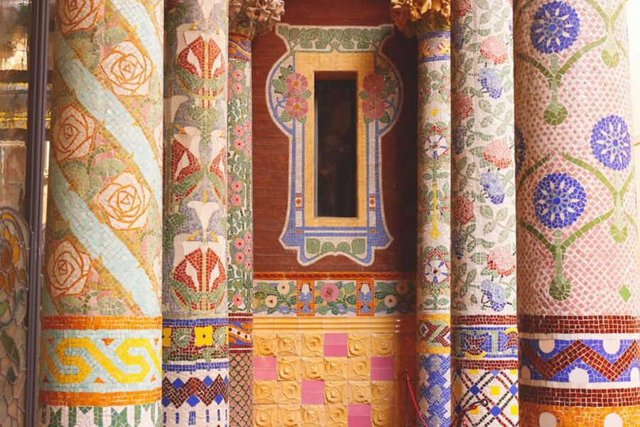 Barcelona: Highlights & Gems Private Tour with Tapa & Drink - The Tapa and Drink Stop at La Plata: Simple, Included, and Local