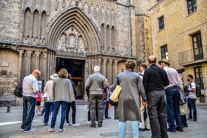 Barcelona Highlights Guided Tour with Monjuic Cable Car - Montjuïc Olympic-era views and the MNAC viewpoint moment