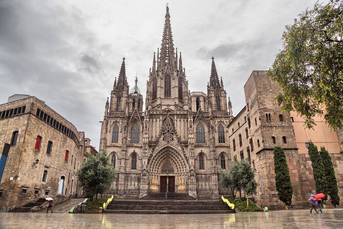 Barcelona Highlights Private Guided Tour with Hotel Pick-up - Key tour takeaways