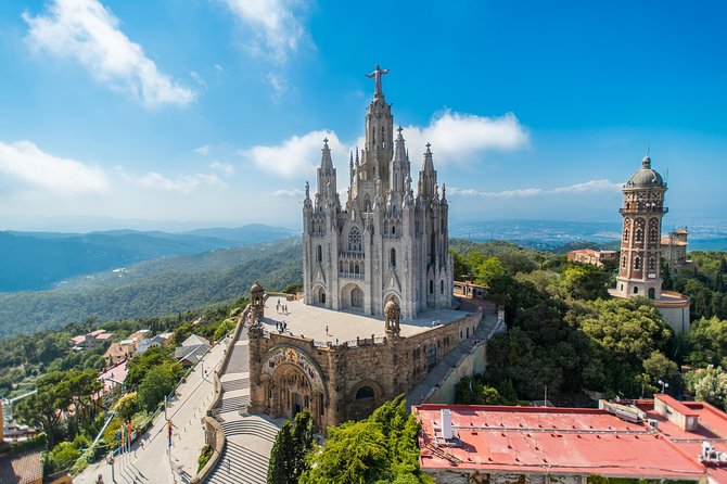 Barcelona Highlights Private Guided Tour with Hotel Pick-up - Gaudi icons and Modernisme highlights, stop by stop