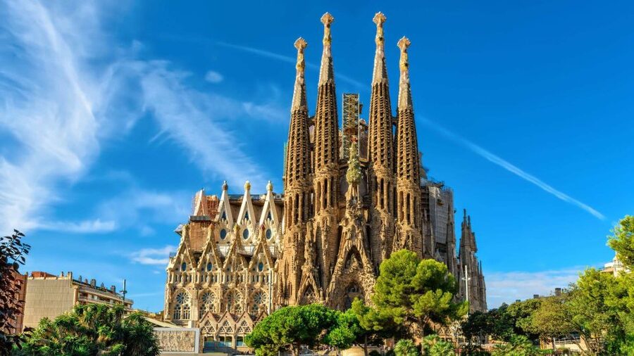 Barcelona Highlights Small Group Half-Day Tour with Pickup - Eixample Planning to Sagrada Família: Why This Half-Day Still Feels Cohesive
