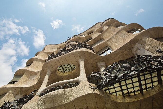 Barcelona Highlights Small Group Tour with Hotel Pick Up - Barcelona Cathedral and Plaça Sant Felip Neri: Styles and Atmosphere