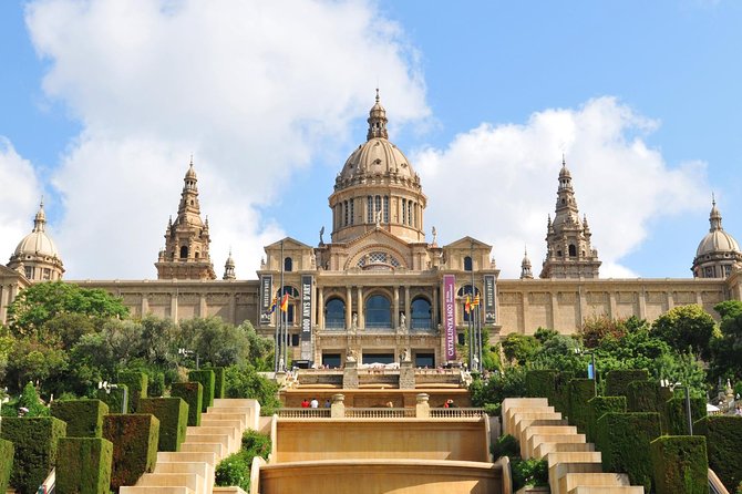 Barcelona Highlights Tour and Montserrat Monastery with Hotel Pick-up - Port Olímpic and Plaça d’Espanya: a breather between big sights